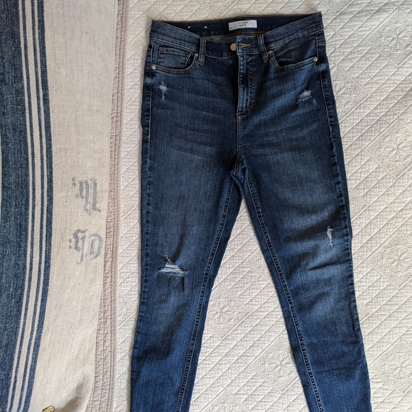 DYNDNM KATE denim jeans, hi-rise, distressed and raw, asymmetrical hem - Picture 2 of 8